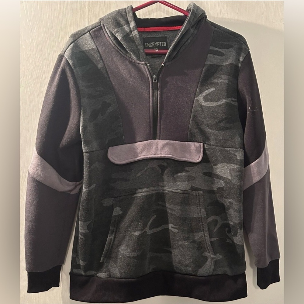 Encrypted Camouflage Hoodie Youth Size XL (18/20)